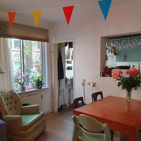 Met 2 Slaapkamers En Tuin In * Amsterdam