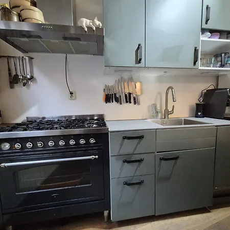 Apartment Met 2 Slaapkamers En Tuin In *